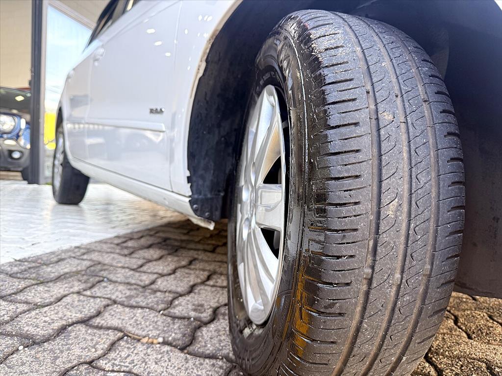 Volkswagen Gol - 1.0 MI 8V FLEX 4P MANUAL G.VI