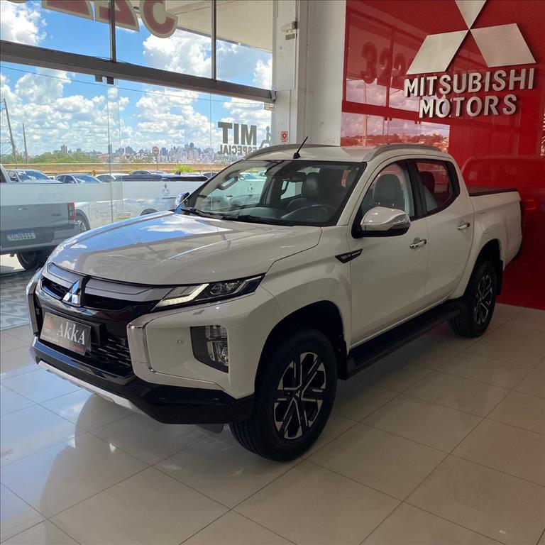 Mitsubishi-L200 TRITON-2.4 16V TURBO DIESEL SPORT HPE-S CD 4P 4X4 AUTOMÁTICO