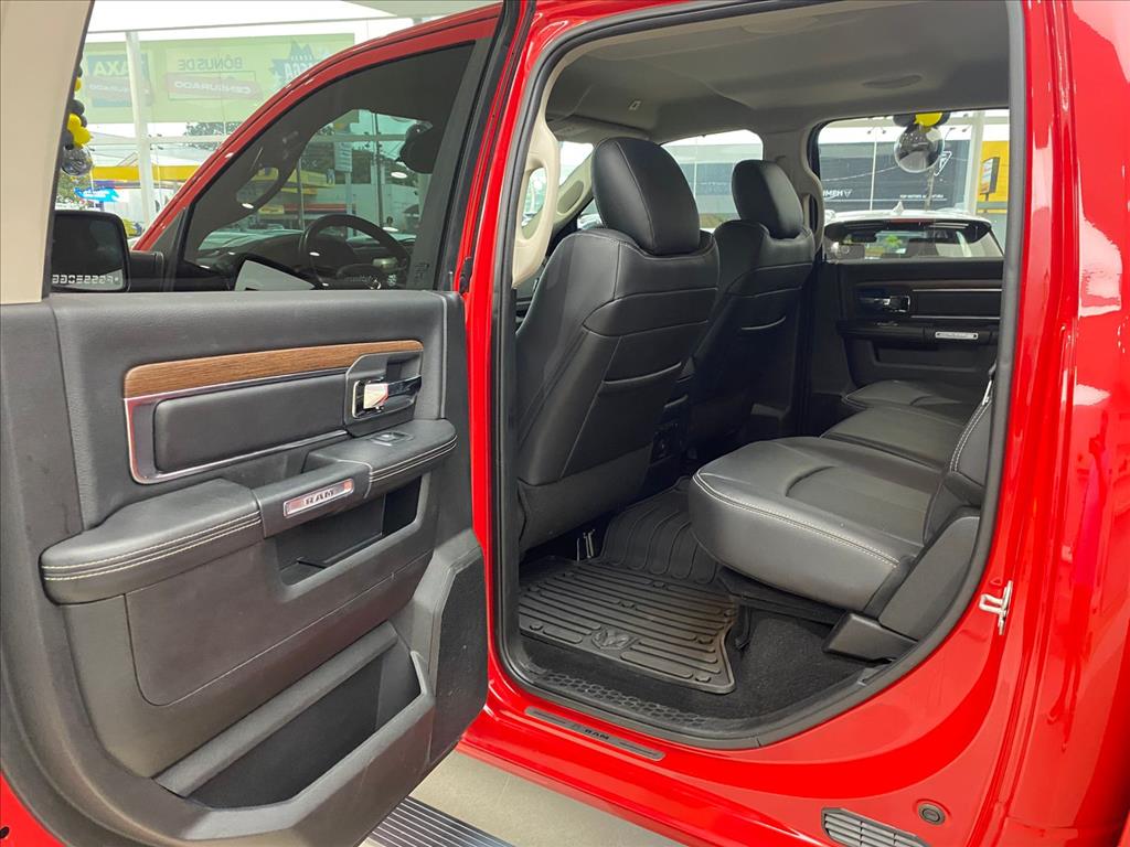 CLASSIC 5.7 V8 GASOLINA LARAMIE NIGHT EDITION CD 4X4 AUTOMÁTICO9