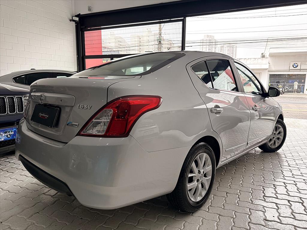 Nissan Versa - 1.6 16V FLEX SV 4P XTRONIC