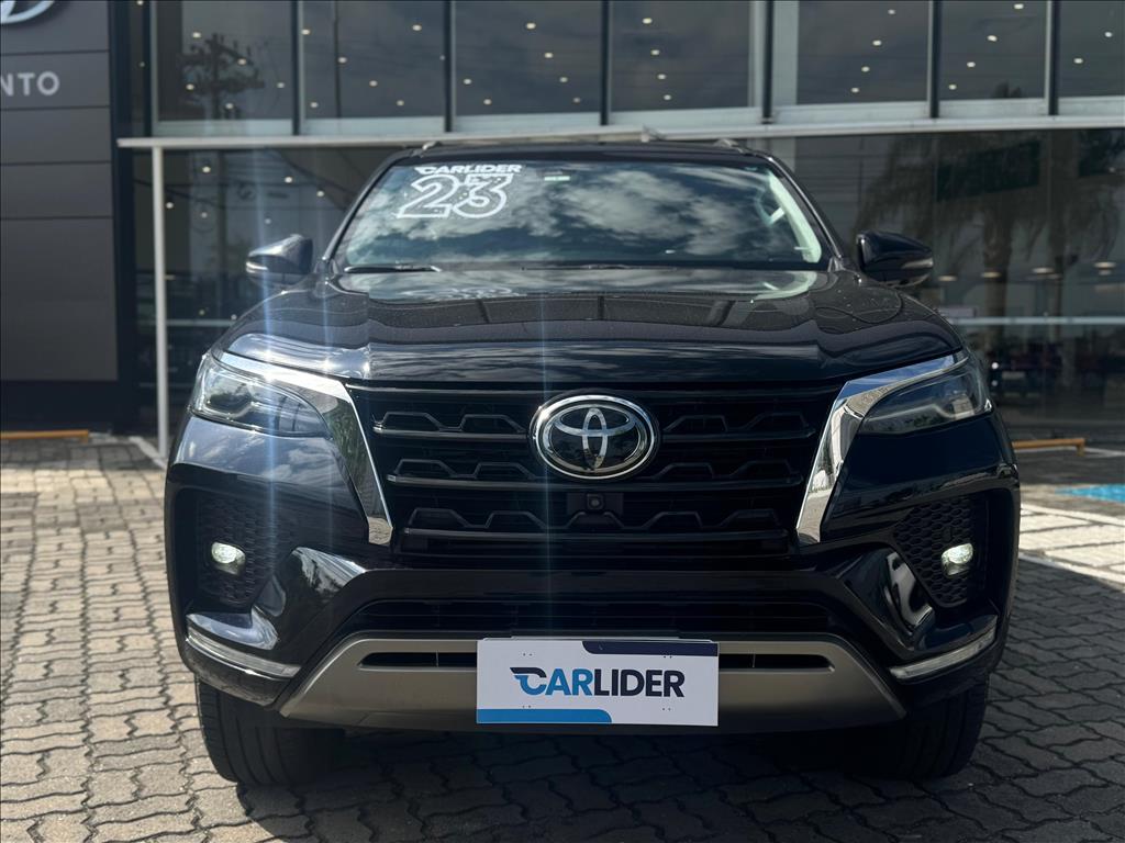 HILUX SW4 2.8 D-4D TURBO DIESEL SRX 7L 4X4 AUTOMÁTICO