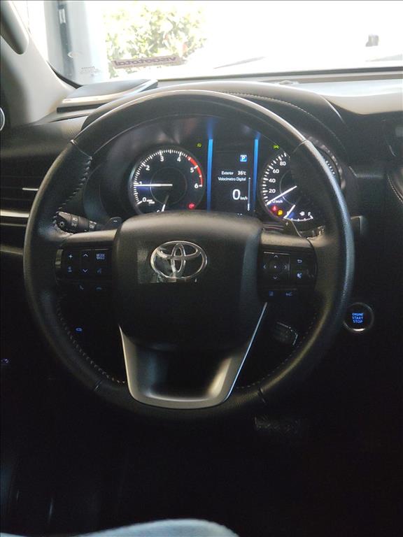 HILUX 2.8 D-4D TURBO DIESEL CD SRX 4X4 AUTOMÁTICO9