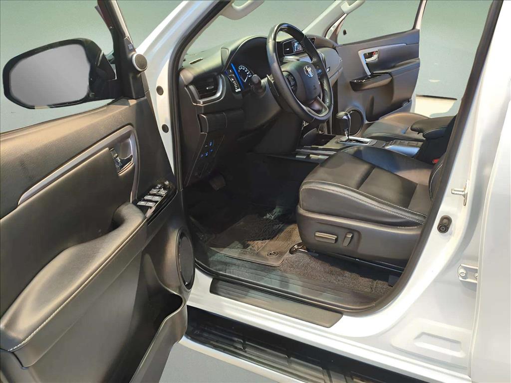 HILUX SW4 2.8 D-4D TURBO DIESEL SRX 7L 4X4 AUTOMÁTICO7