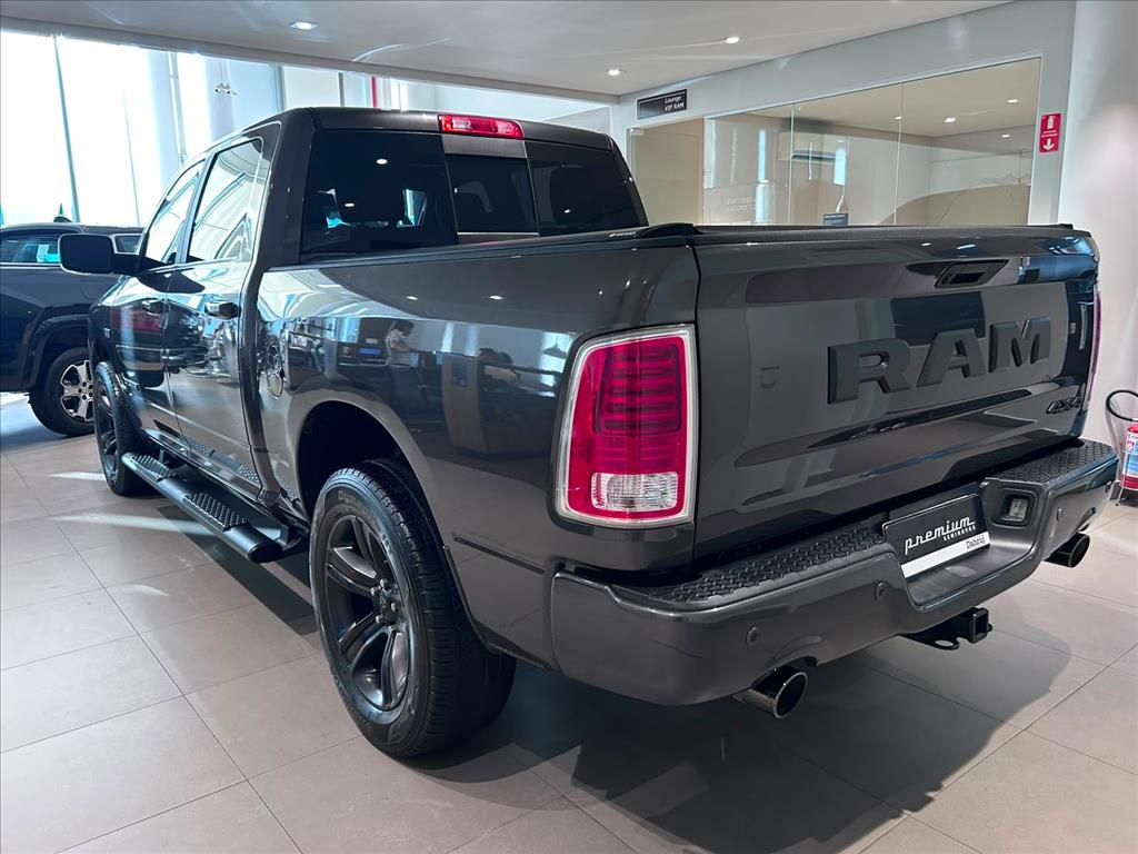 CLASSIC 5.7 V8 GASOLINA LARAMIE NIGHT EDITION CD 4X4 AUTOMÁTICO5