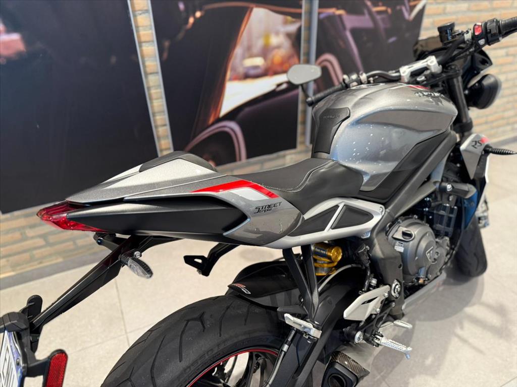 TRIUMPH-STREET-TRIPLE 765 RS