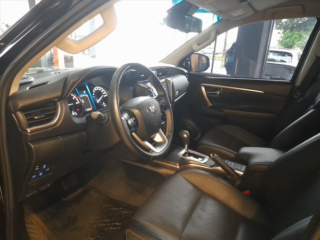 HILUX 2.8 D-4D TURBO DIESEL CD SRX 4X4 AUTOMÁTICO10