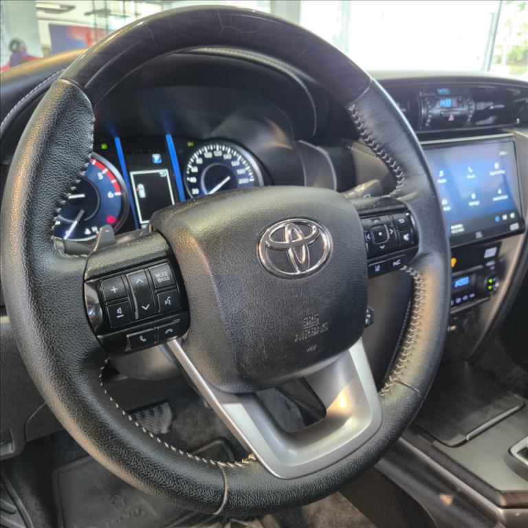 HILUX SW4 2.8 D-4D TURBO DIESEL SRX 7L 4X4 AUTOMÁTICO10