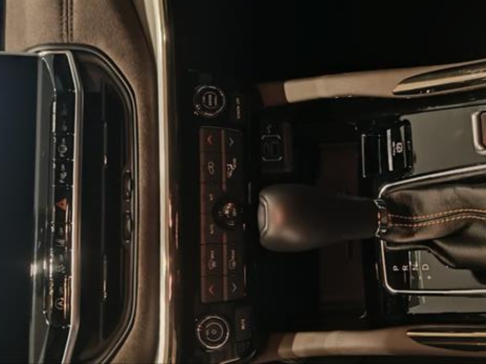 COMMANDER 1.3 T270 TURBO FLEX OVERLAND AT611