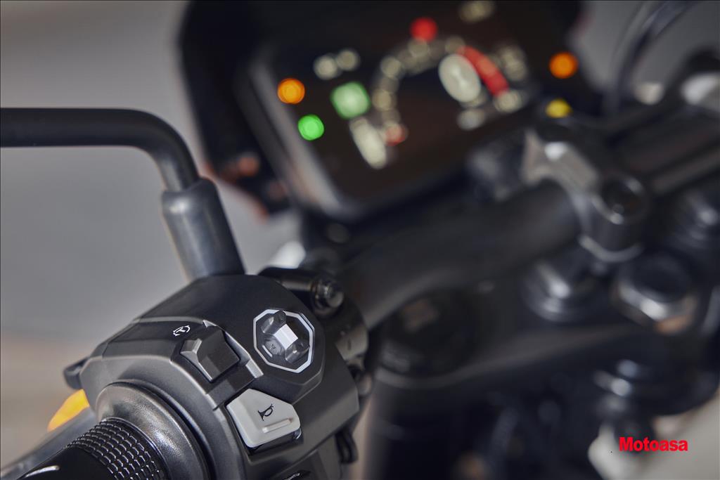 CB 500 HORNET12