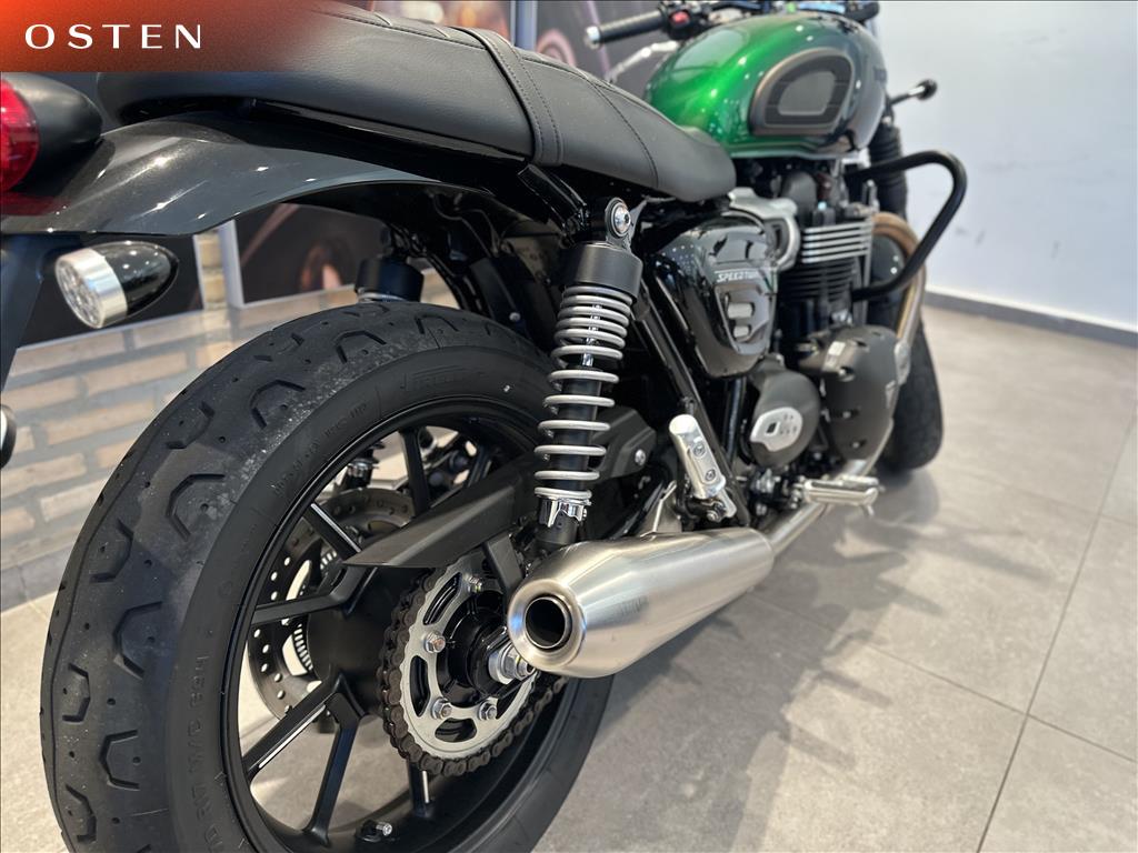 TRIUMPH-SPEED-TWIN 900