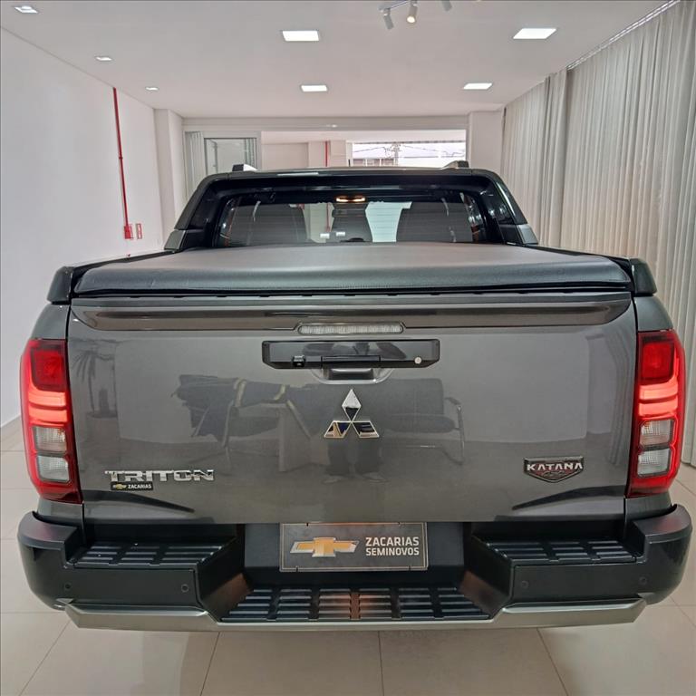 TRITON 2.4 BITURBO DIESEL CD KATANA 4X4 AUTOMÁTICO3