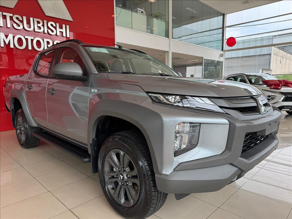 Mitsubishi-L200 TRITON-2.4 16V TURBO DIESEL SPORT OUTDOOR PLUS CD 4P 4X4 AUTOMÁTICO