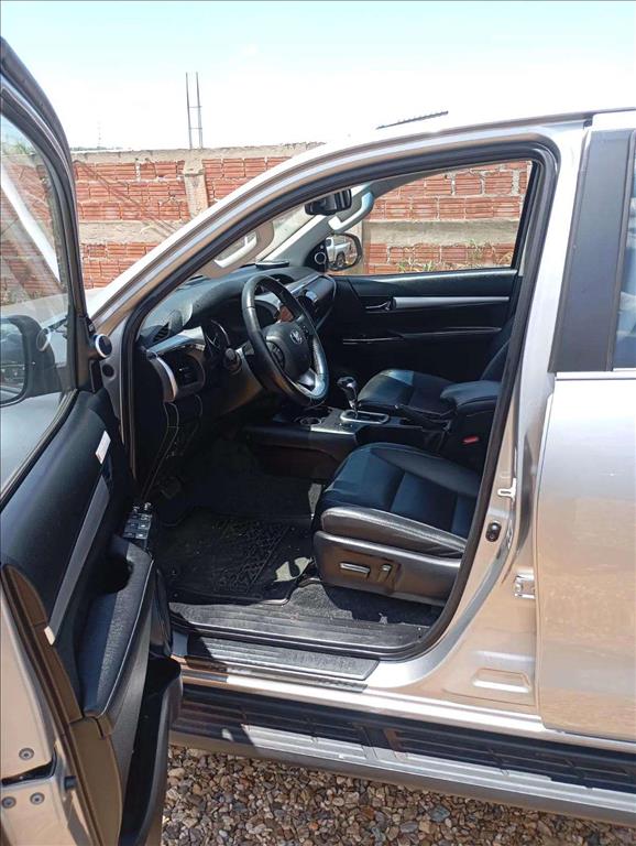 HILUX 2.8 D-4D TURBO DIESEL CD SRX 4X4 AUTOMÁTICO8