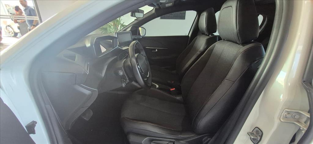 208 1.6 16V FLEX ROADTRIP AT612