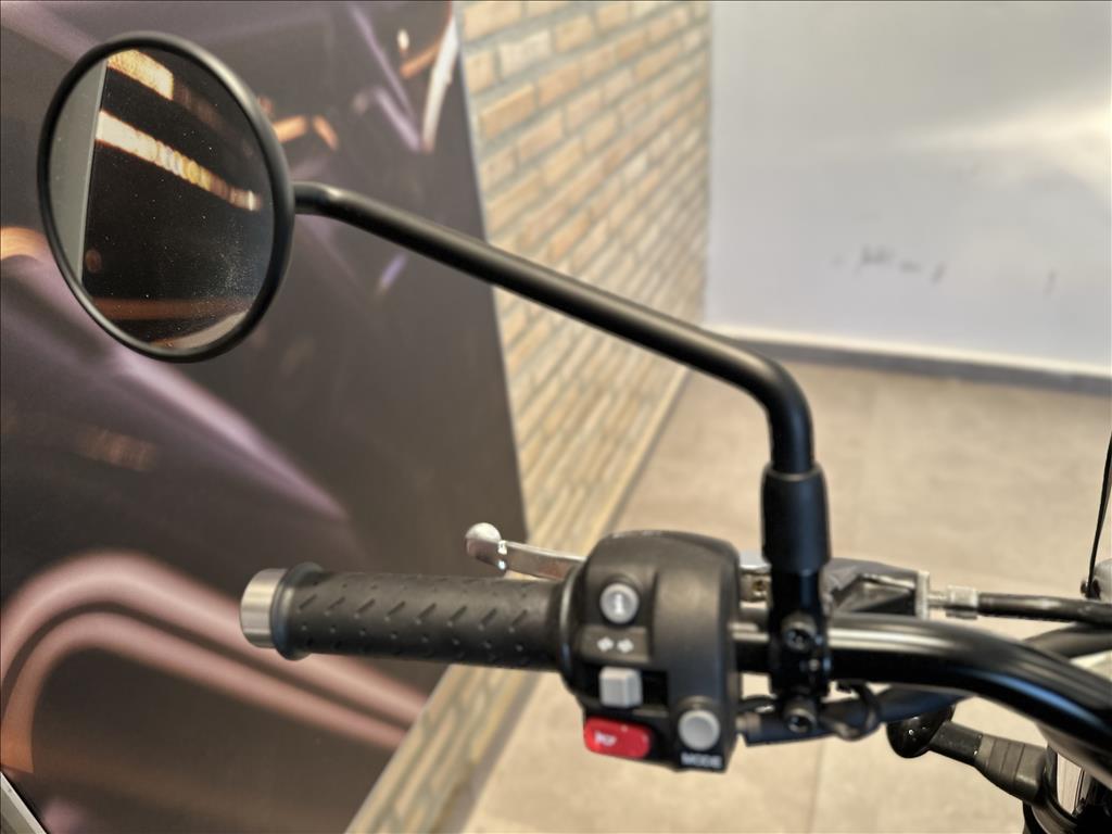 TRIUMPH-SPEED-TWIN 900