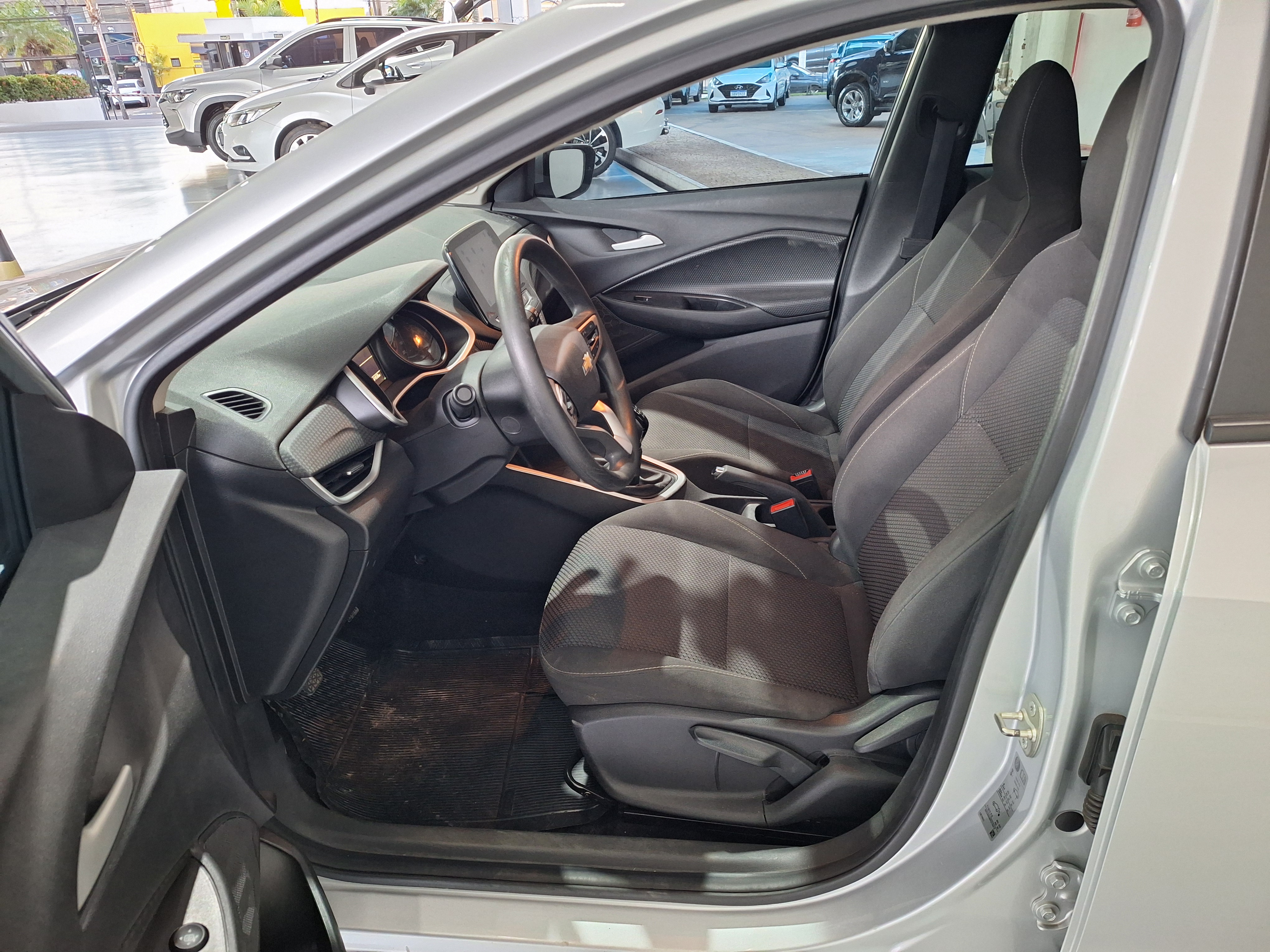 GM - Chevrolet-ONIX PLUS-1.0 FLEX LT MANUAL