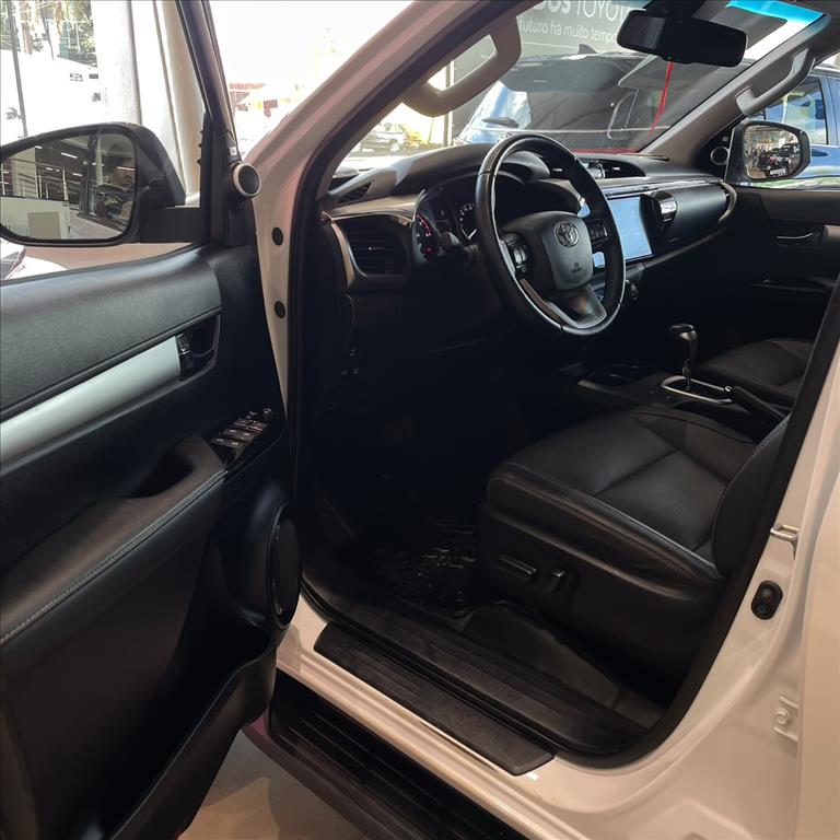 HILUX 2.8 D-4D TURBO DIESEL CD SRX 4X4 AUTOMÁTICO6
