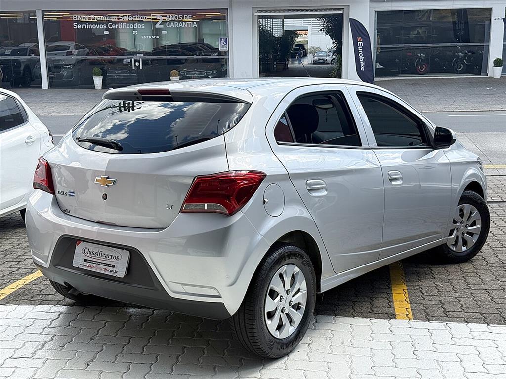 Chevrolet Onix - 1.0 MPFI LT 8V FLEX 4P MANUAL