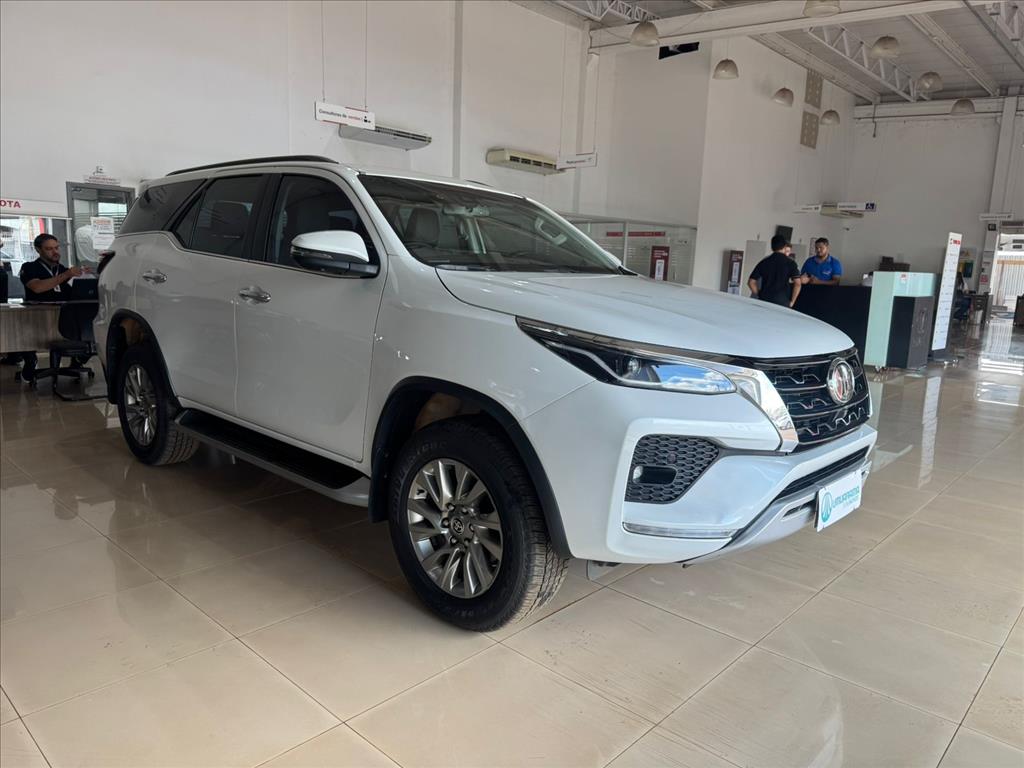 HILUX 2.8 D-4D TURBO DIESEL CD SRX 4X4 AUTOMÁTICO2