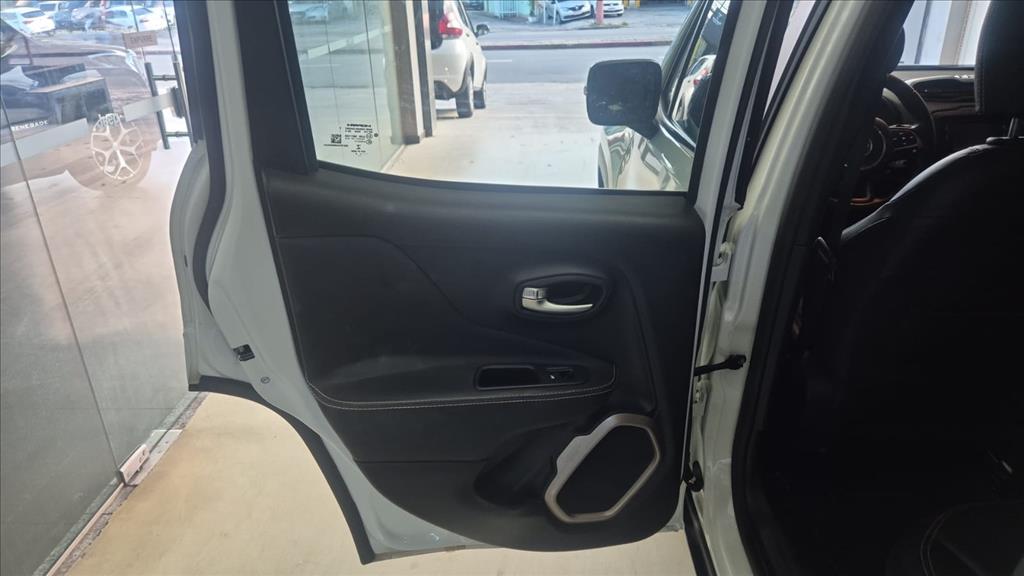 RENEGADE 1.8 16V FLEX LONGITUDE 4P AUTOMÁTICO9