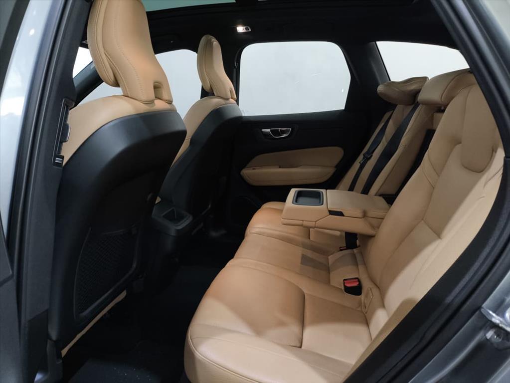 XC60 2.0 D5 DIESEL MOMENTUM AWD GEARTRONIC10