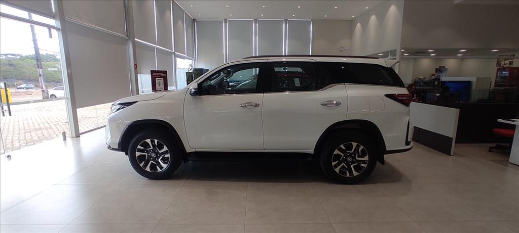 HILUX SW4 2.8 D-4D TURBO DIESEL SRX PLATINUM 7L 4X4 AUTOMÁTICO2