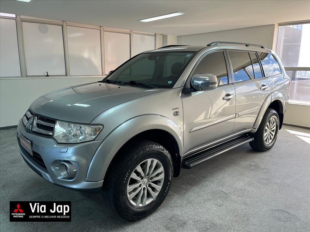 PAJERO 3.5 HPE 4X4 7 LUGARES V6 24V FLEX 4P AUTOMÁTICO