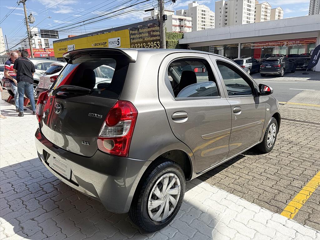 Toyota Etios - 1.3 X 16V FLEX 4P AUTOMÁTICO