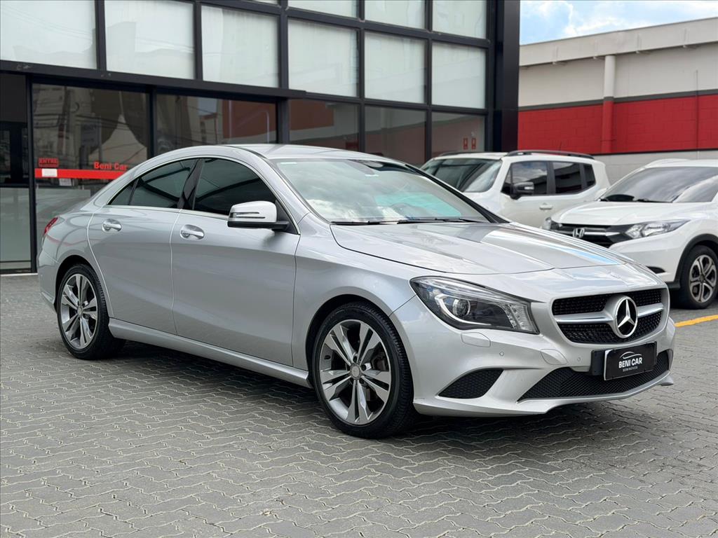 MERCEDES-BENZ CLA 200 1.6 URBAN 16V FLEX 4P AUTOMÁTICO