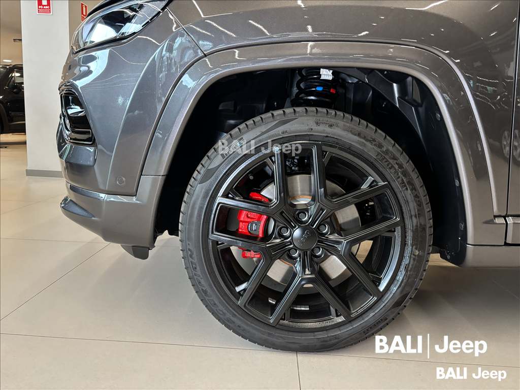 COMPASS 2.0 HURRICANE 4 TURBO GASOLINA BLACKHAWK AT96