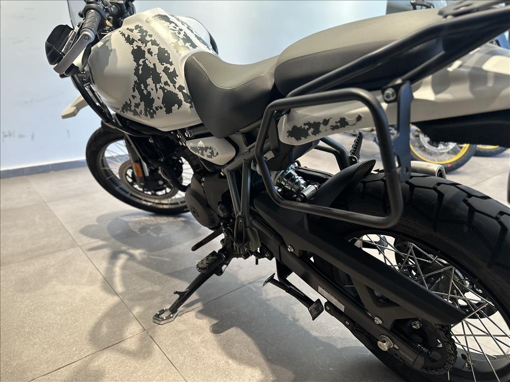 Royal Enfield-HIMALAYAN-450 KAMET WHITE