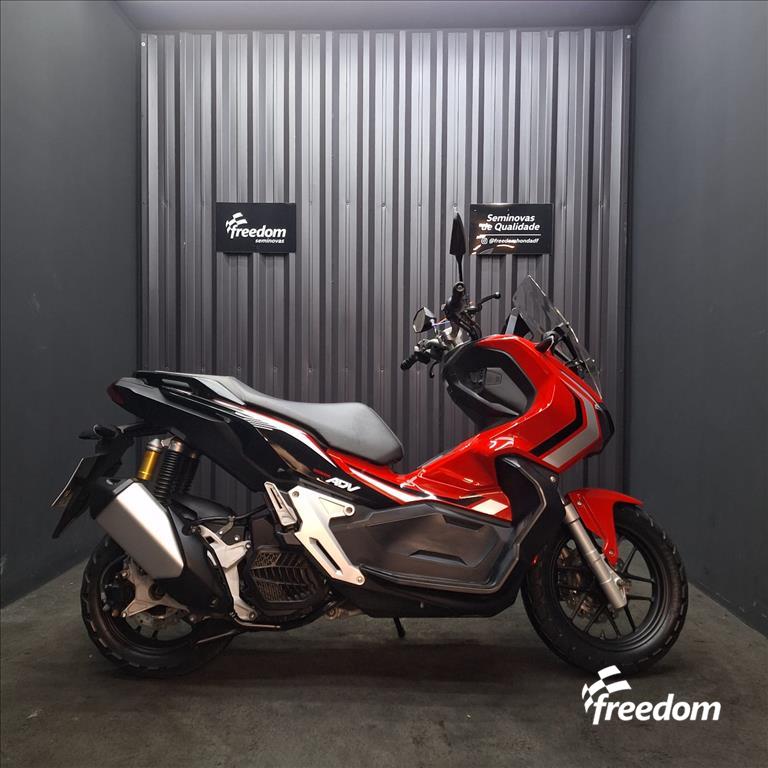 Moto HONDA do modelo ADV ADV 2021/2022