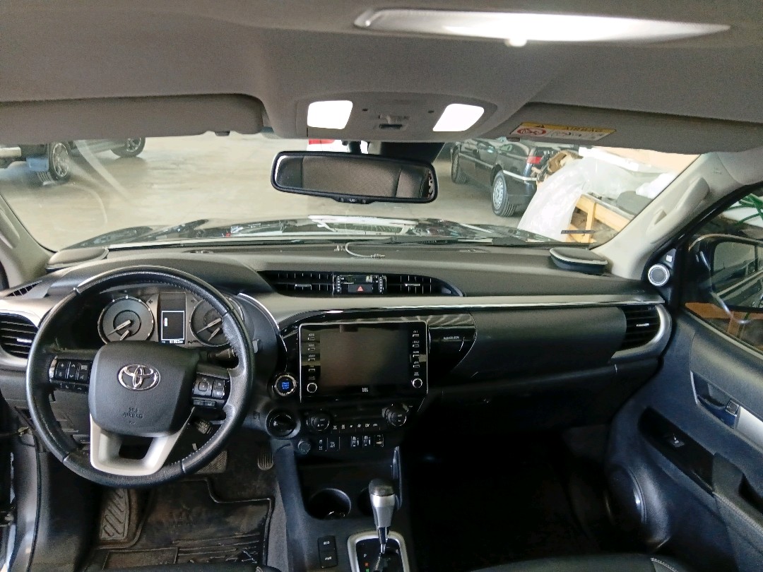 Toyota-HILUX-2.8 D-4D TURBO DIESEL CD SRX 4X4 AUTOMÁTICO