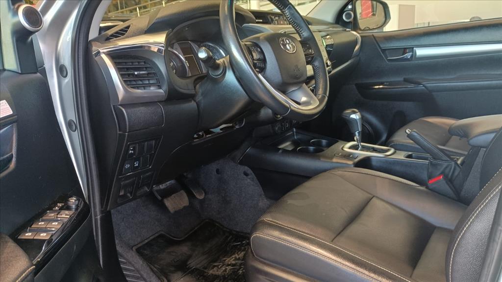 HILUX 2.8 D-4D TURBO DIESEL CD SRX 4X4 AUTOMÁTICO5