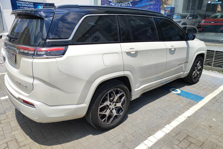 COMMANDER 1.3 T270 TURBO FLEX OVERLAND AT62