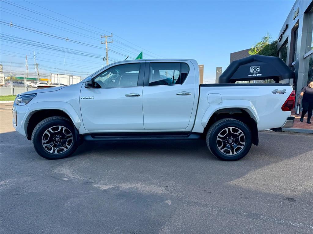 Toyota-HILUX-2.8 D-4D TURBO DIESEL CD SRX PLUS 4X4 AUTOMÁTICO
