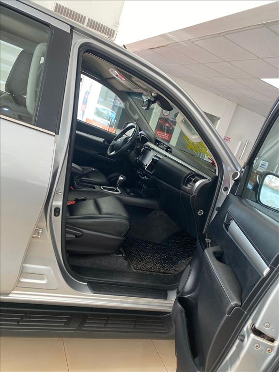 HILUX 2.8 D-4D TURBO DIESEL CD SRX 4X4 AUTOMÁTICO9