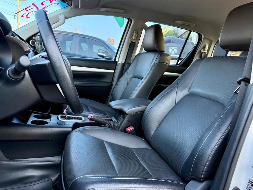 Toyota-HILUX-2.8 D-4D TURBO DIESEL CD SRX PLUS 4X4 AUTOMÁTICO