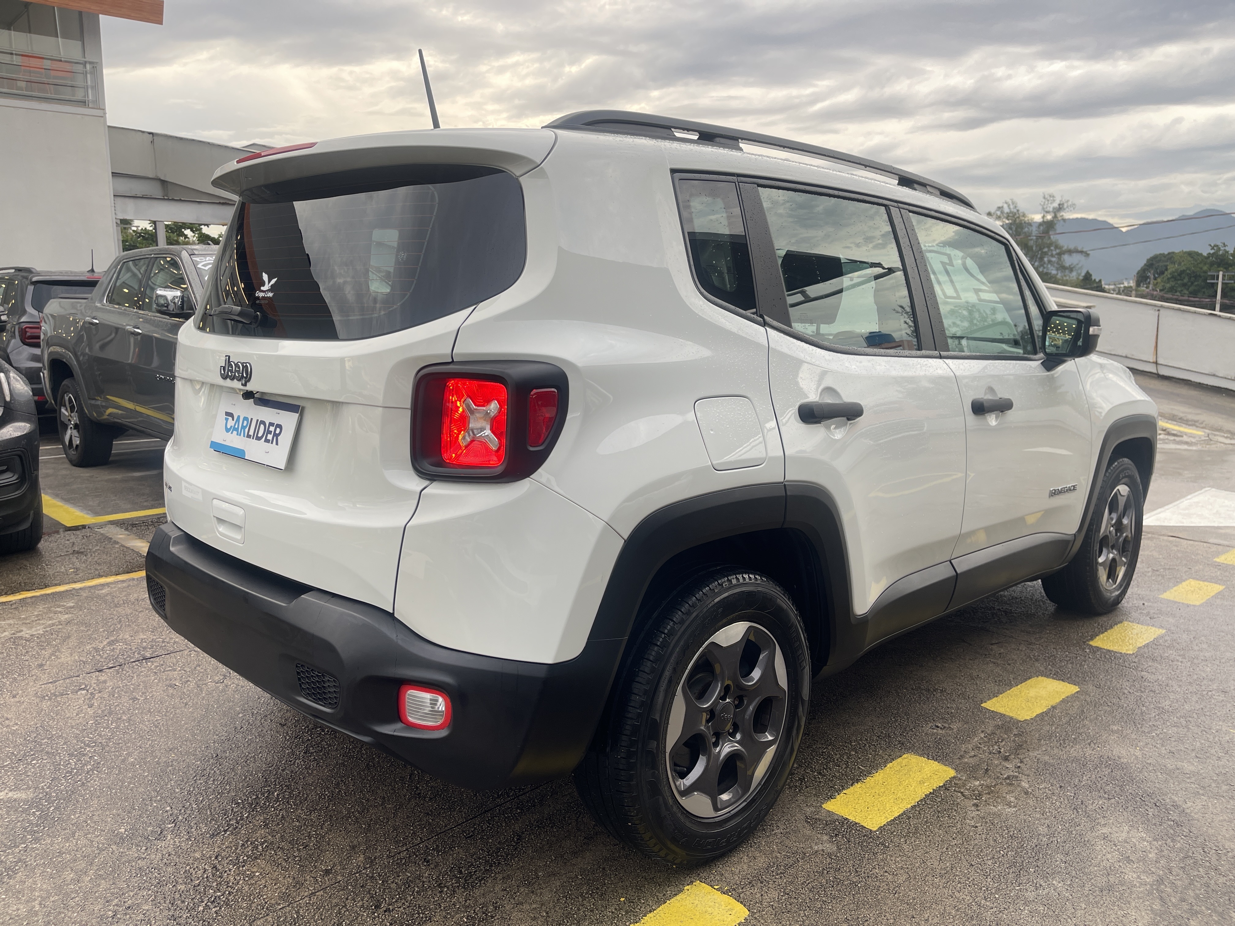 RENEGADE 1.8 16V FLEX 4P AUTOMÁTICO3