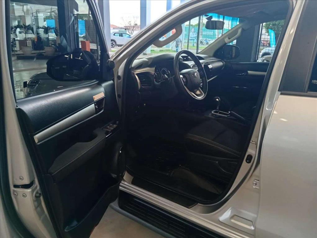 HILUX 2.8 D-4D TURBO DIESEL CD SR 4X4 AUTOMÁTICO10