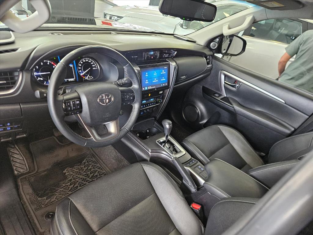 HILUX 2.8 D-4D TURBO DIESEL CD SRX 4X4 AUTOMÁTICO9