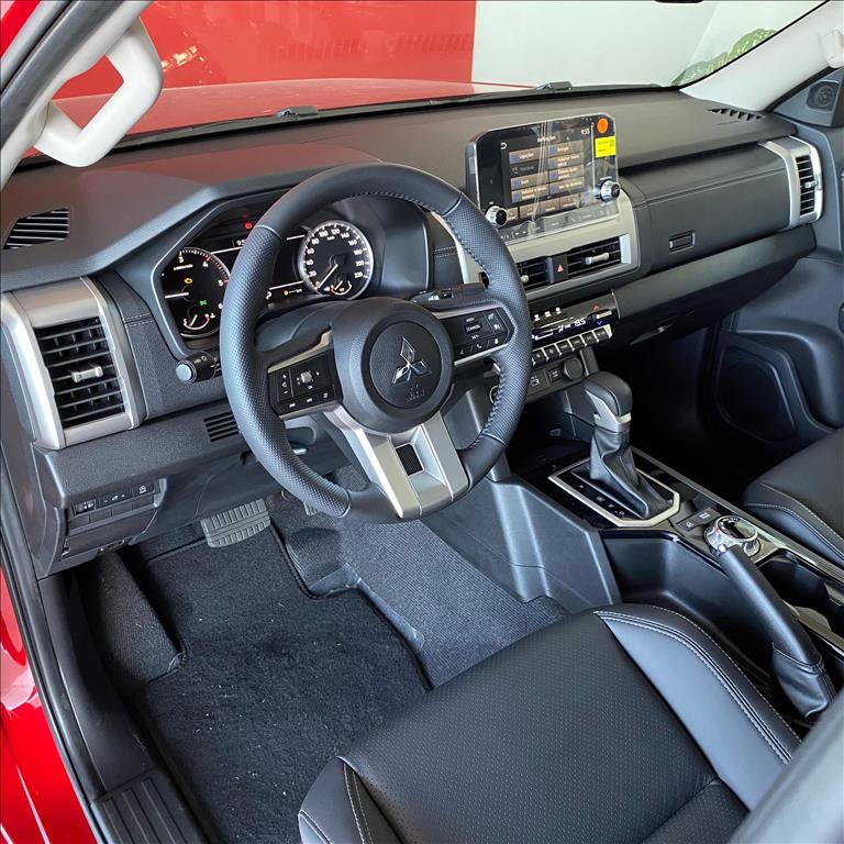 Mitsubishi-TRITON-2.4 BITURBO DIESEL CD HPE-S 4X4 AUTOMÁTICO