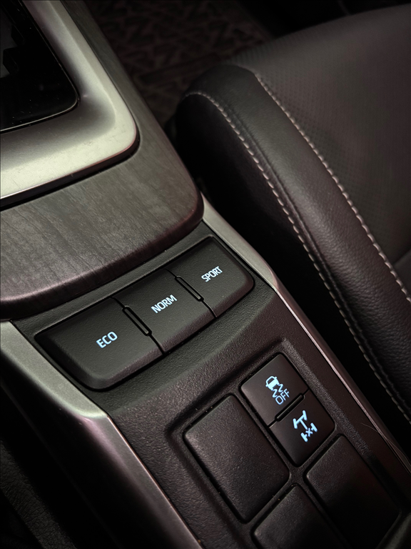 TOYOTA HILUX SW4 2.8 D-4D TURBO DIESEL SRX 7L 4X4 AUTOMÁTICO-12 - Paraná Veículos Campinas - Veículos novos e seminovos com qualidade e procedência - 0