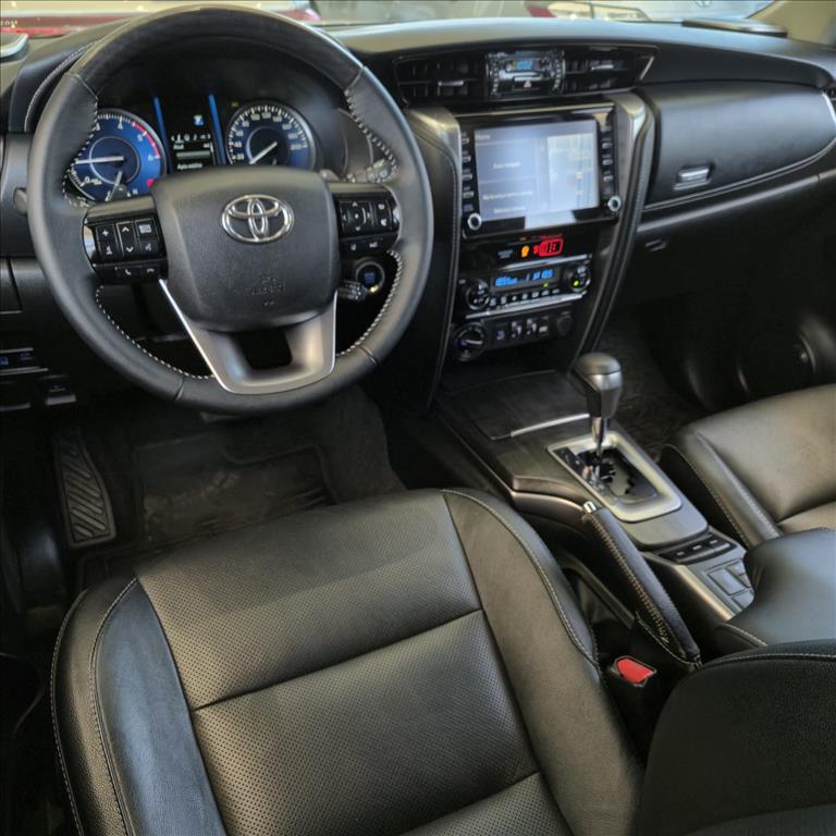 HILUX SW4 2.8 D-4D TURBO DIESEL SRX 7L 4X4 AUTOMÁTICO13