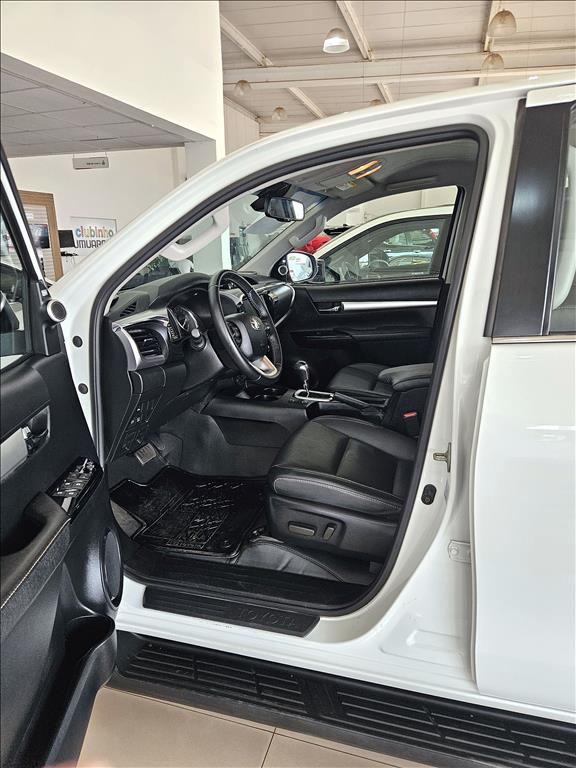 HILUX 2.8 D-4D TURBO DIESEL CD SRX 4X4 AUTOMÁTICO8