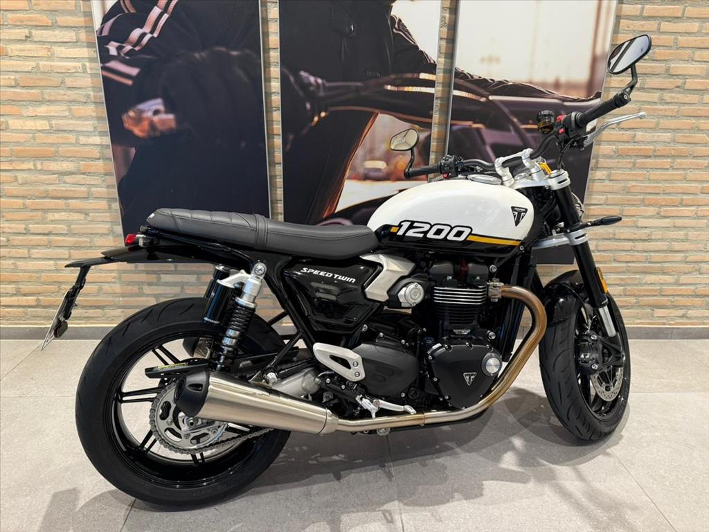 TRIUMPH-SPEED-TWIN