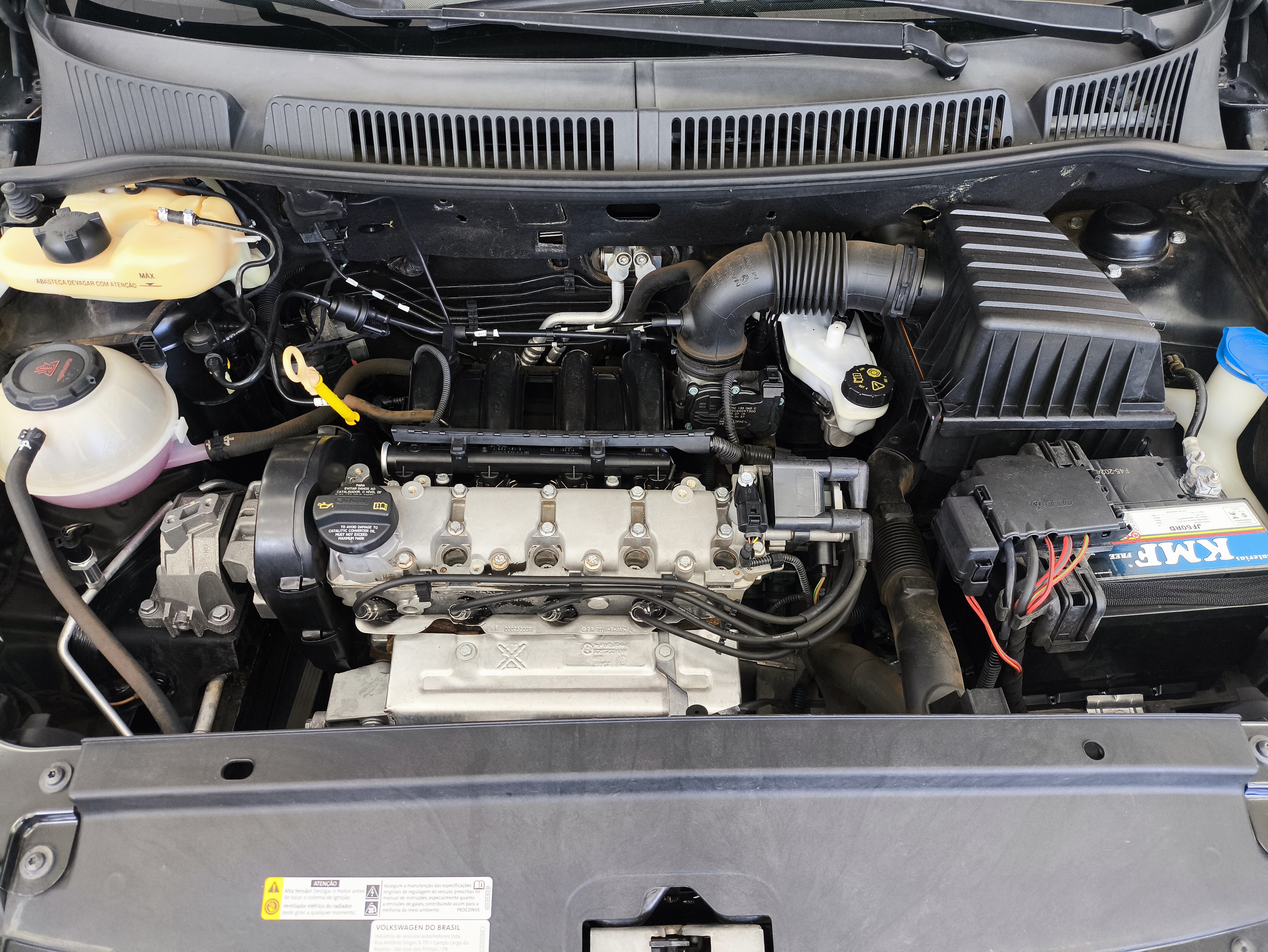 VW - Volkswagen-FOX-1.6 MSI TOTAL FLEX CONNECT 4P MANUAL