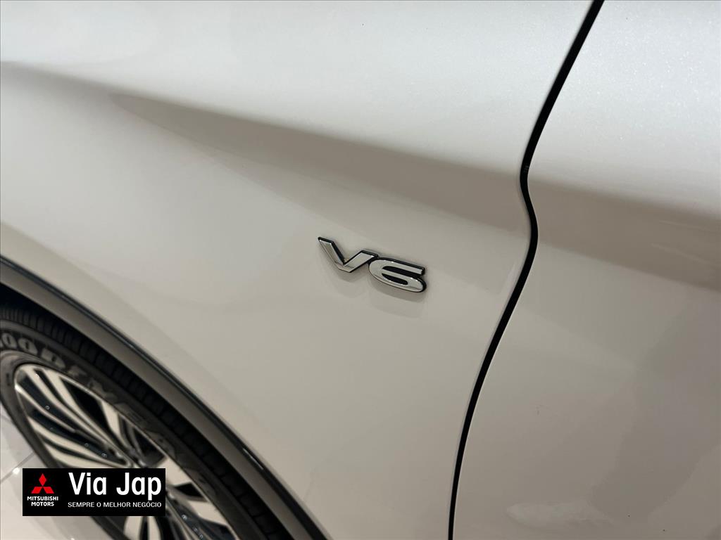 Mitsubishi-OUTLANDER-3.0 MIVEC V6 GASOLINA HPE-S AWD AUTOMÁTICO
