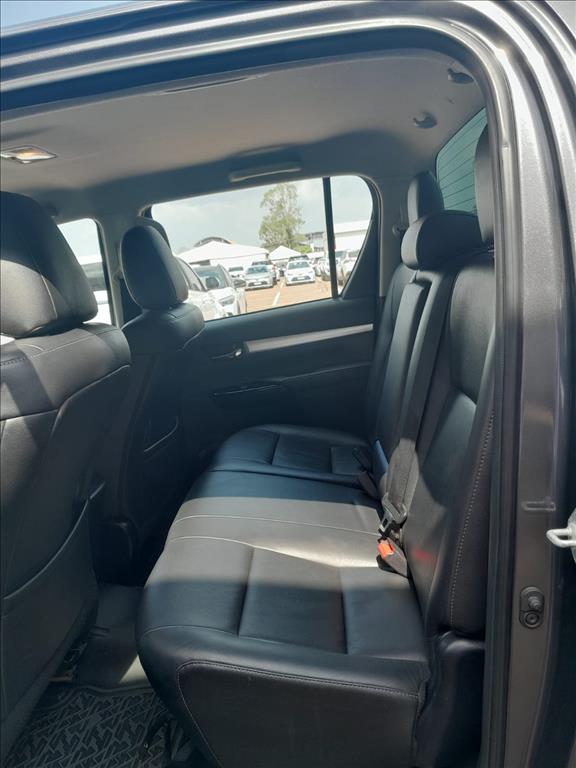 HILUX 2.8 D-4D TURBO DIESEL CD SR 4X4 AUTOMÁTICO10