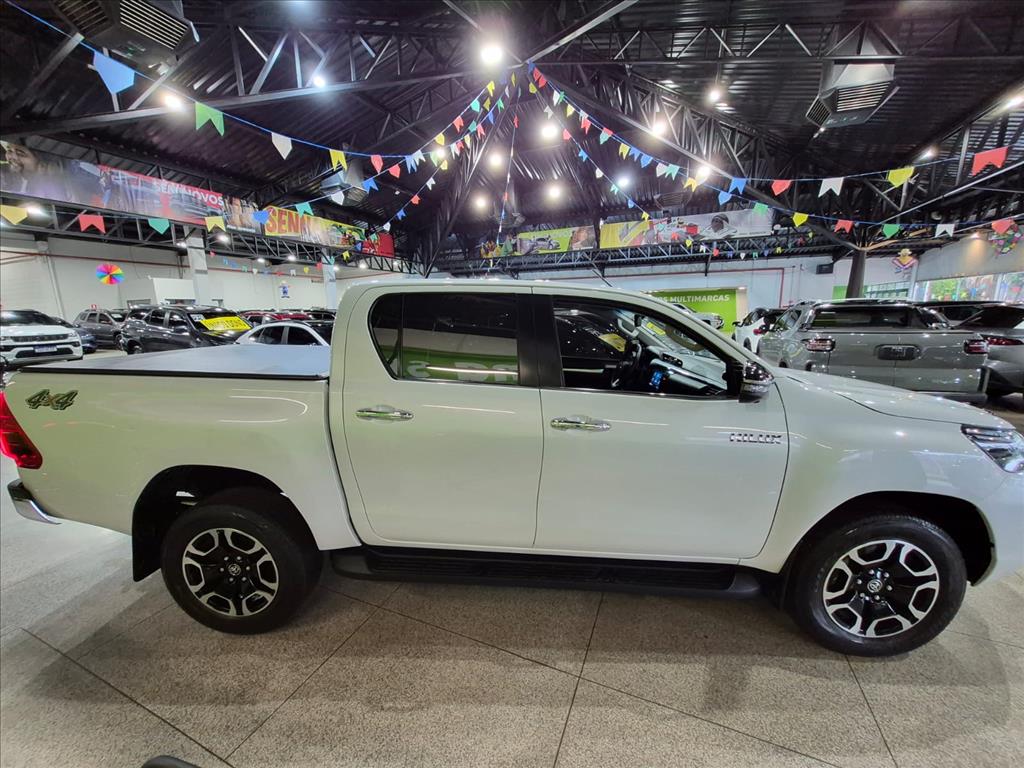 HILUX 2.8 D-4D TURBO DIESEL CD SRX 4X4 AUTOMÁTICO8